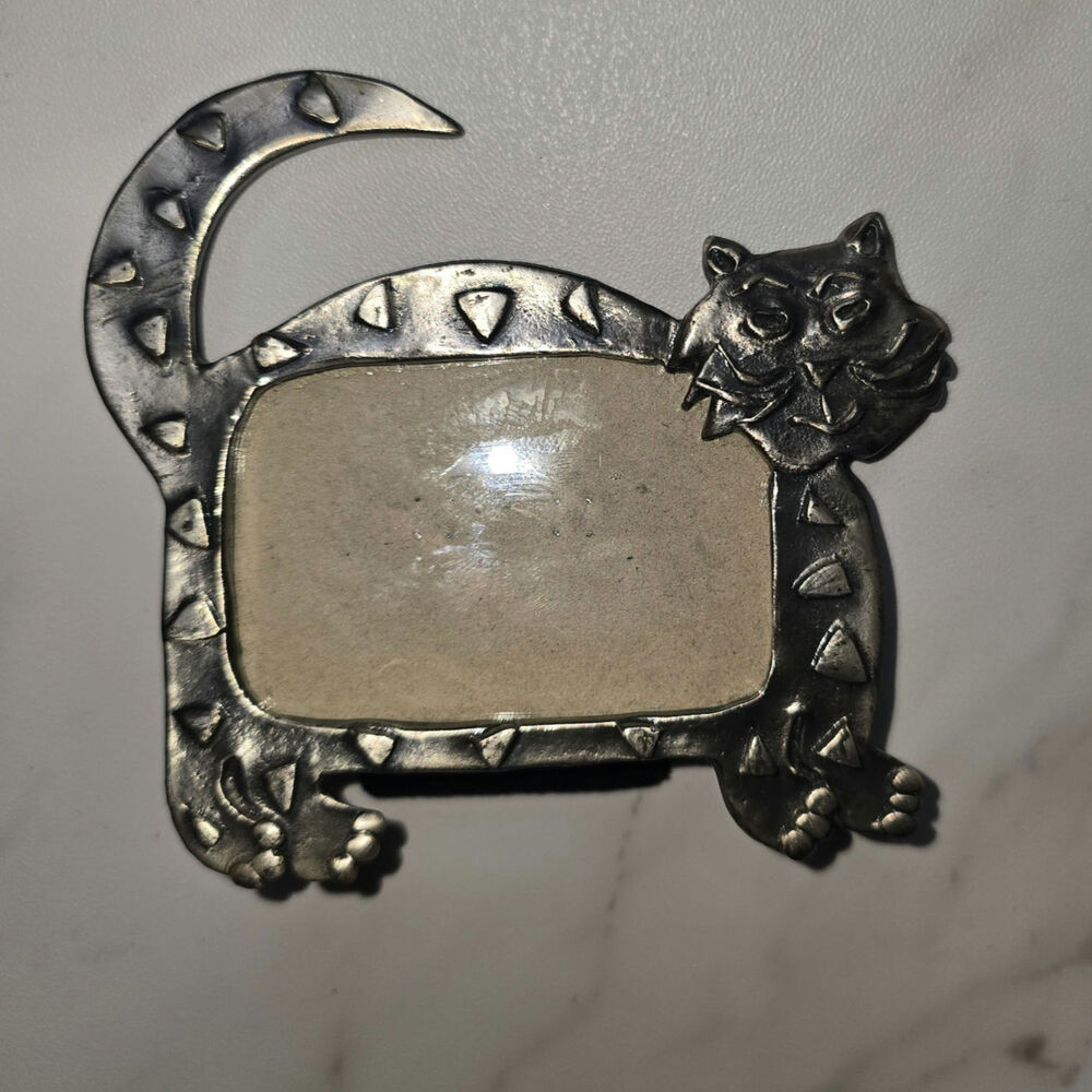 97 Ashleigh Manor Taiwan Designer Cat Picture Frame Pewter Vintage